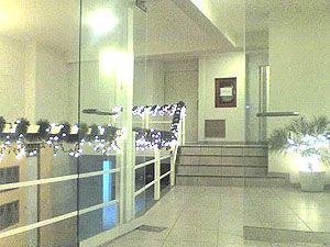 Entrada principal adornada por Navidad (2008)